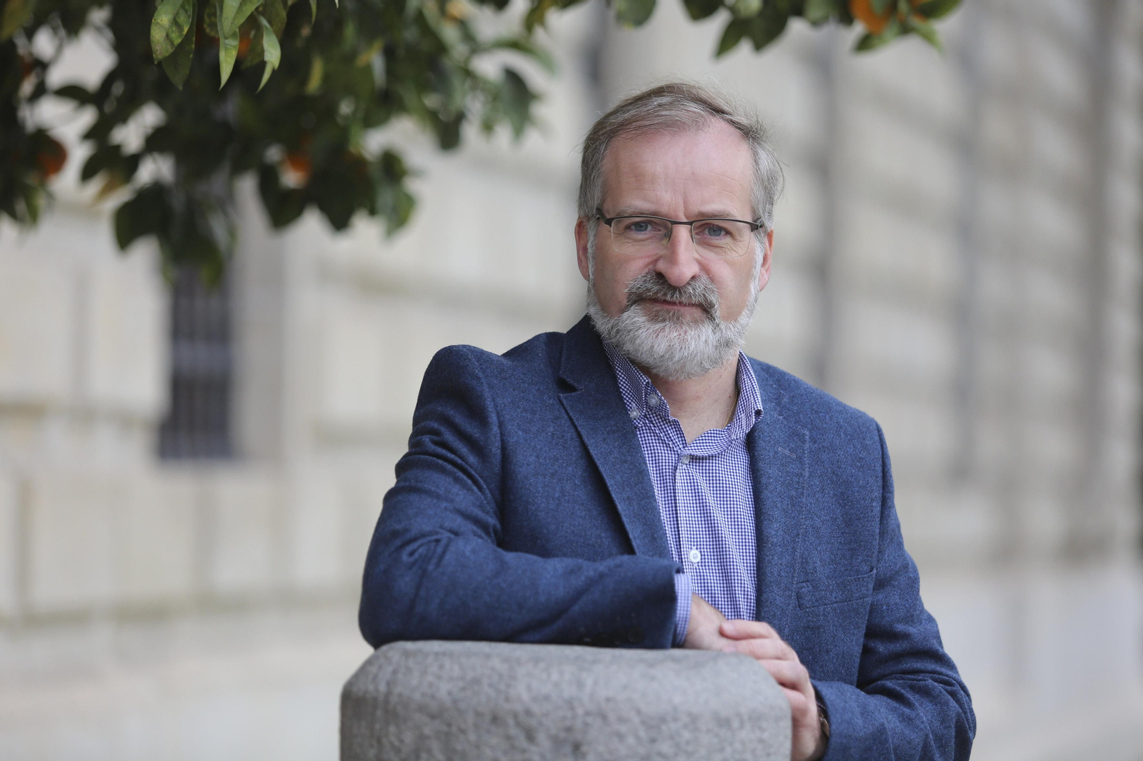 Gonzalo Sichar, junto al Museo de Málaga.