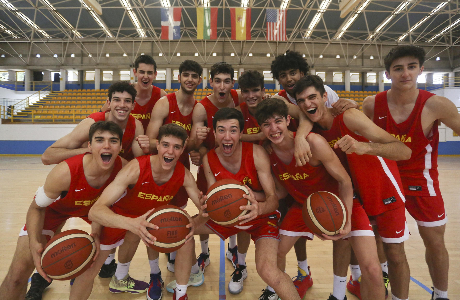 Las fotos de España sub 17 en Fuengirola