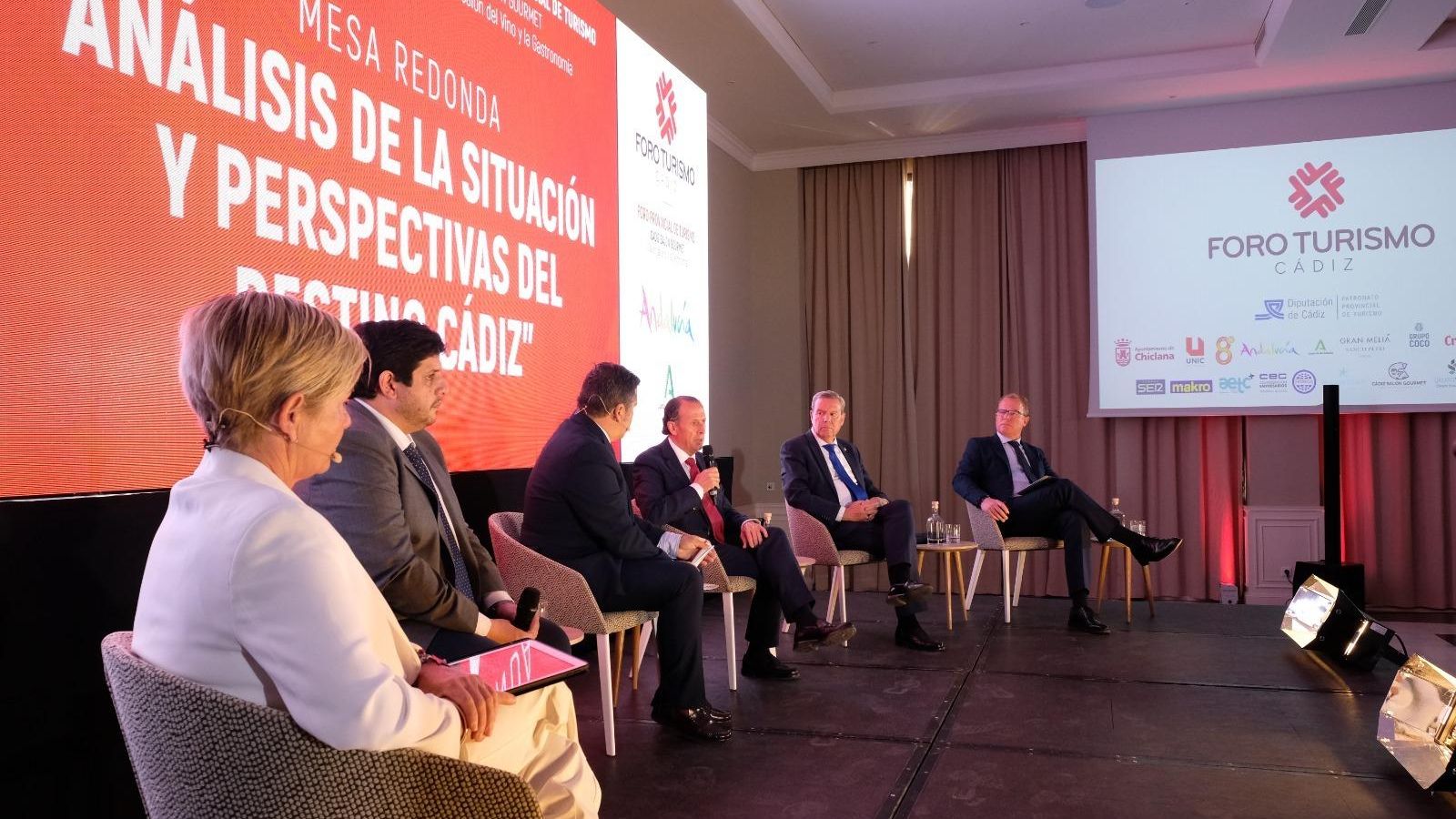 Mesa redonda 'Análisis de la situación y perspectivas del Destino Cádiz'.