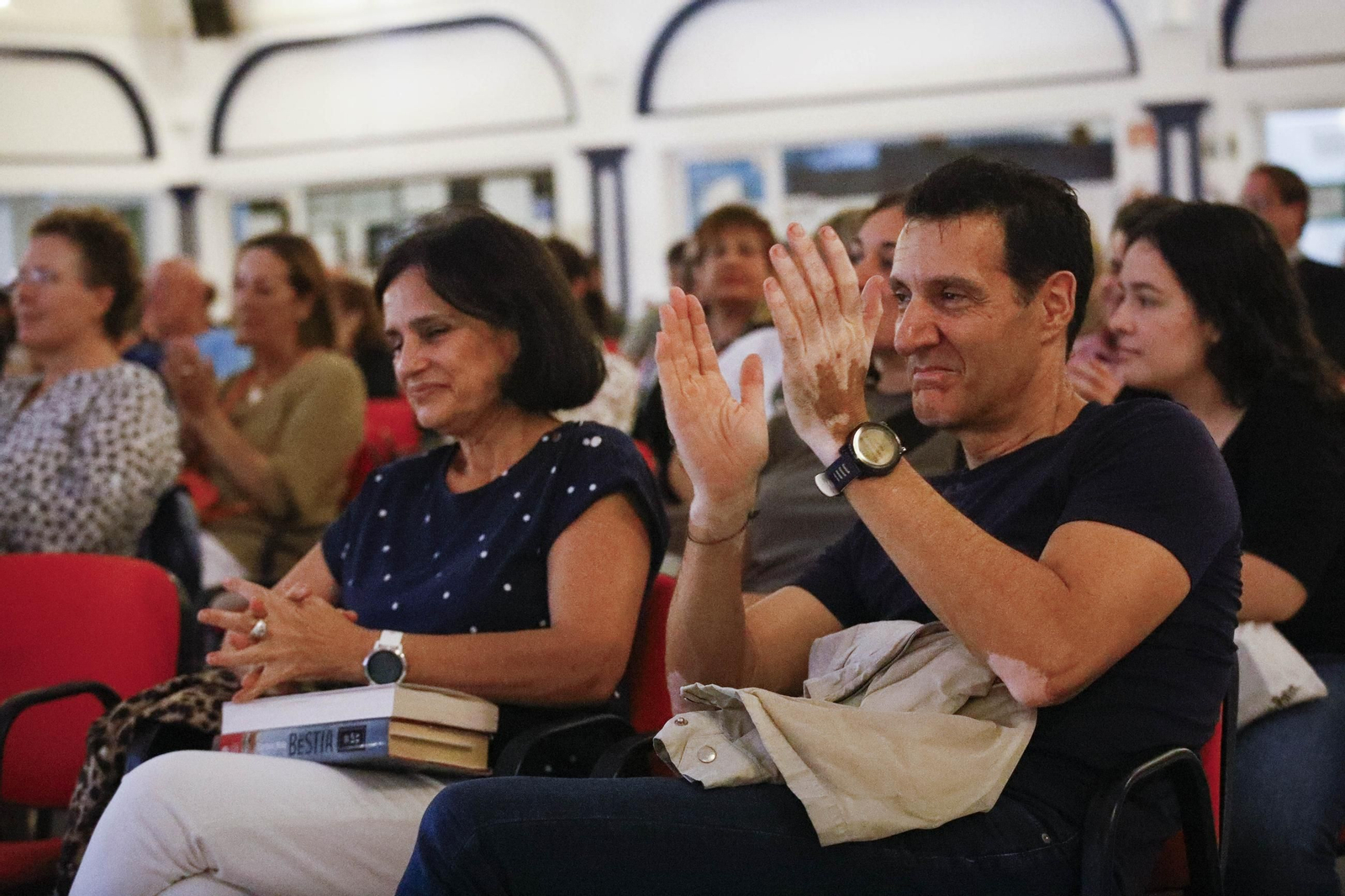 Las imágenes de la presentación del libro "El Clan" de Carmen Mola en Mojácar