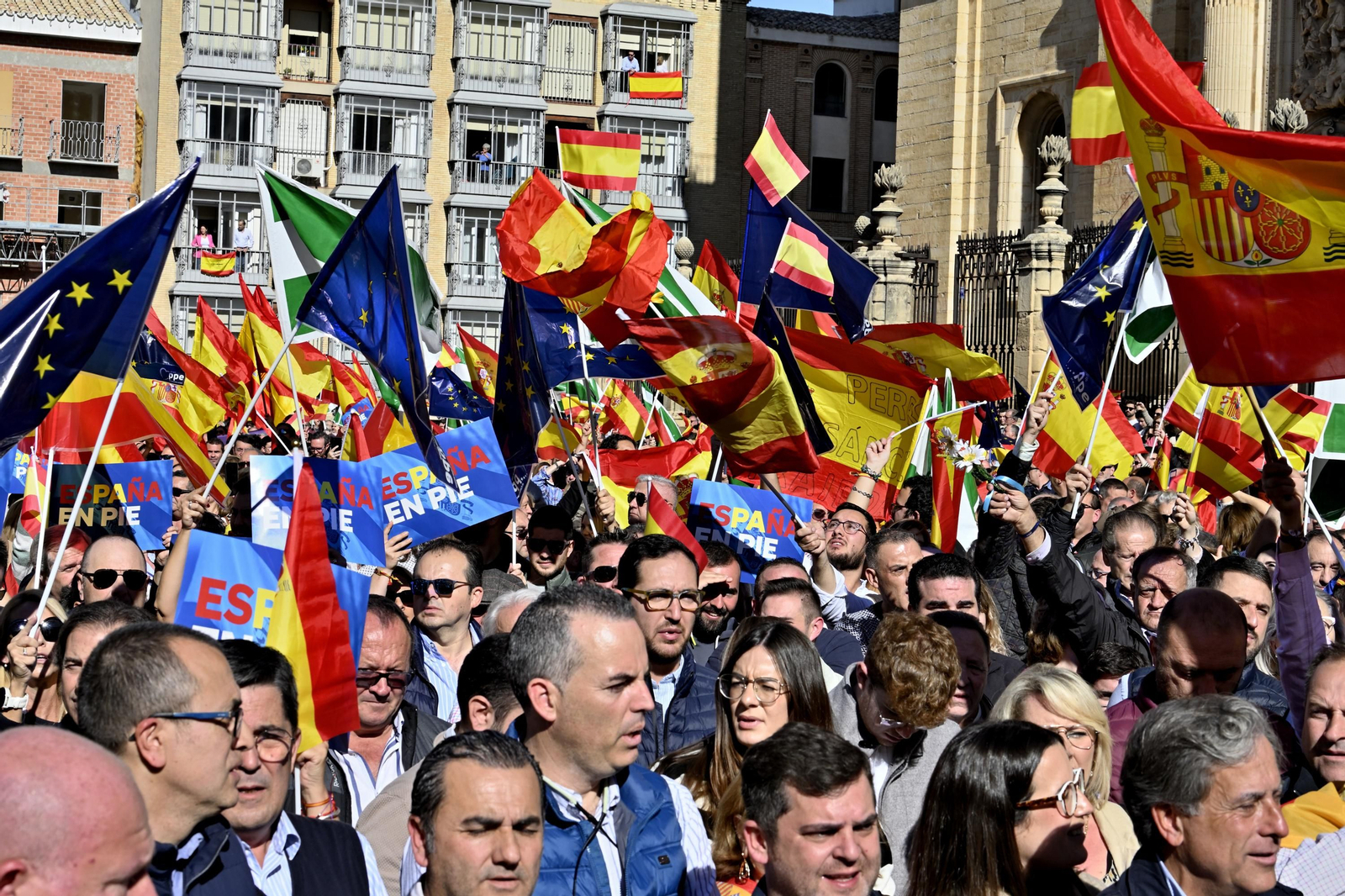 En imágenes: así ha sido la manifestación contra la amnistía en Jaén