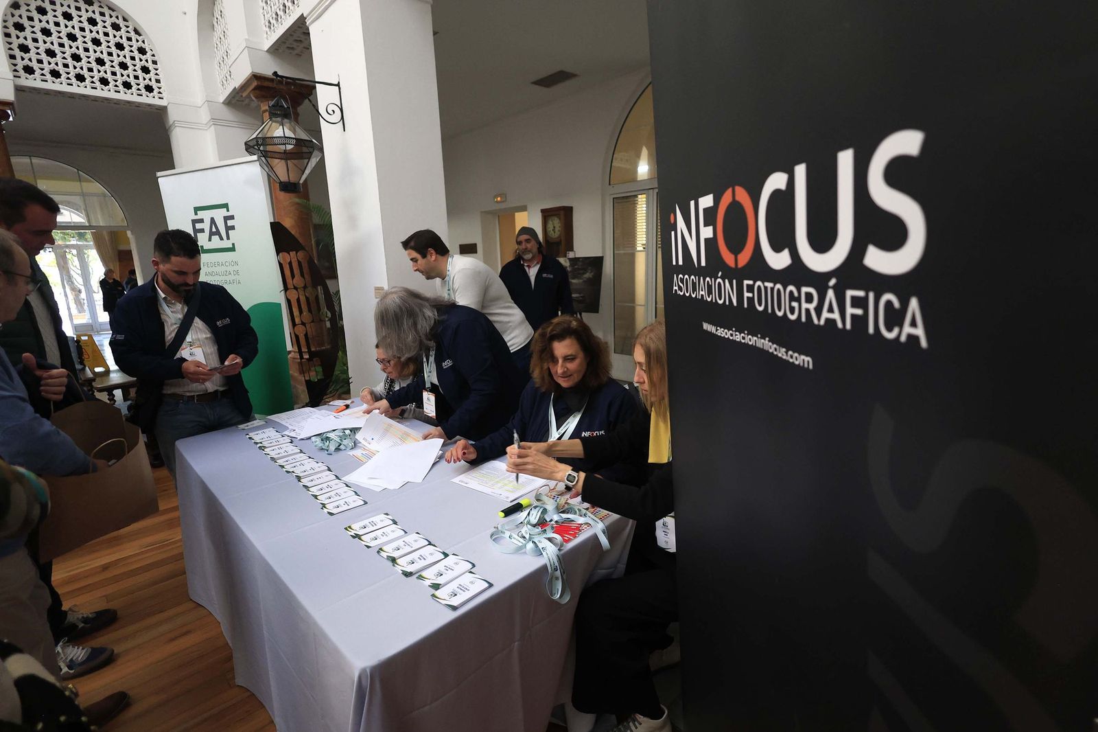 Fotos de las exposiciones "Testimonio de guerra" y "I Concurso Internacional de Fotografía Iulia Traducta" en el Congreso Andaluz de Fotografía en Algeciras