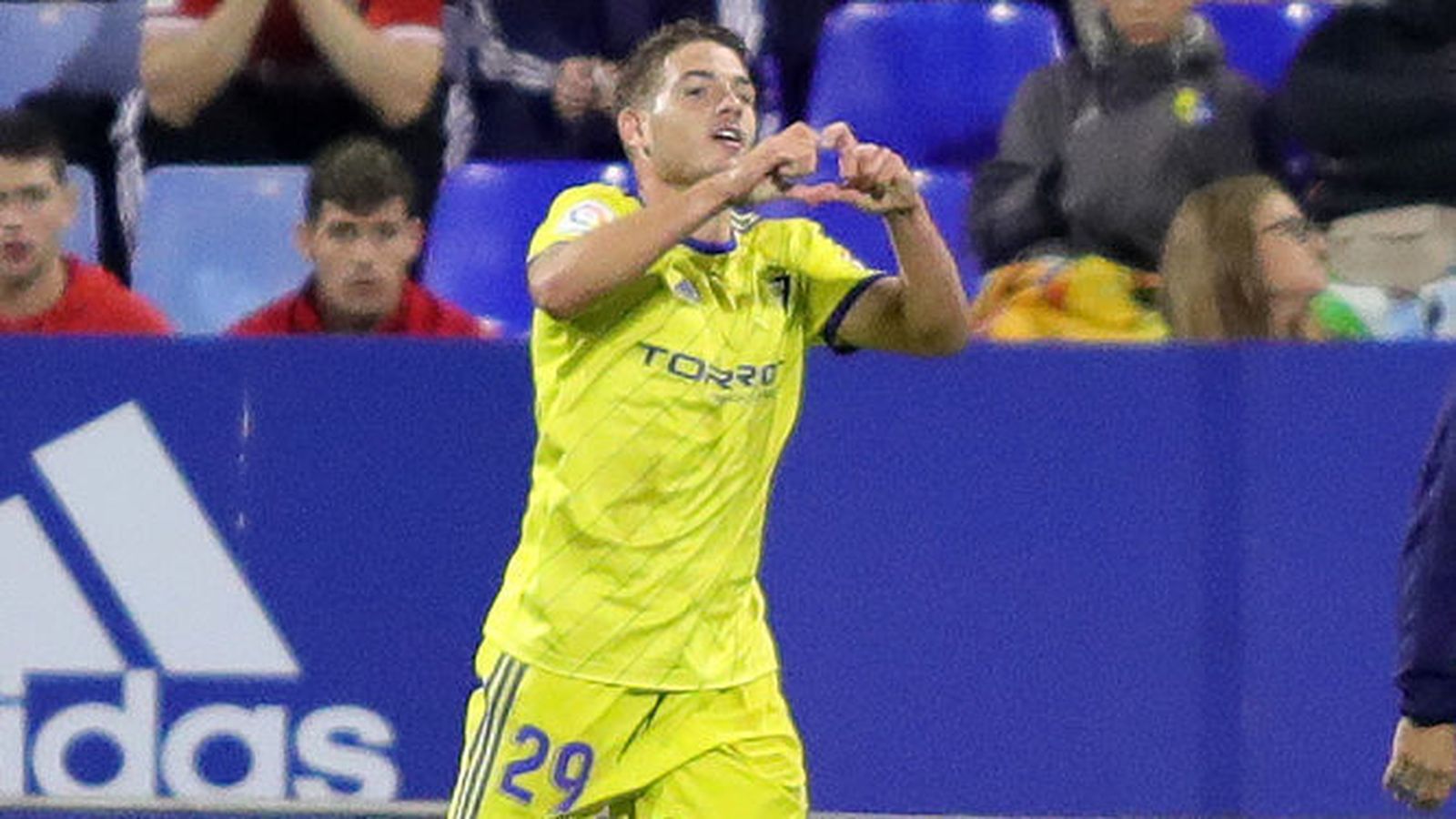 Manu Vallejo celebra uno de los goles que marcó en noviembre.