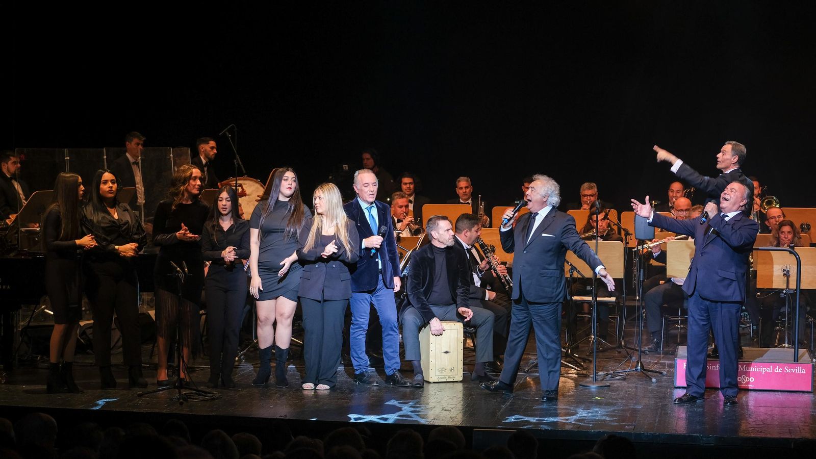 Imágenes del espectáculo Así canta nuestra tierra en Navidad, de la Fundación Cajasol y Alalá