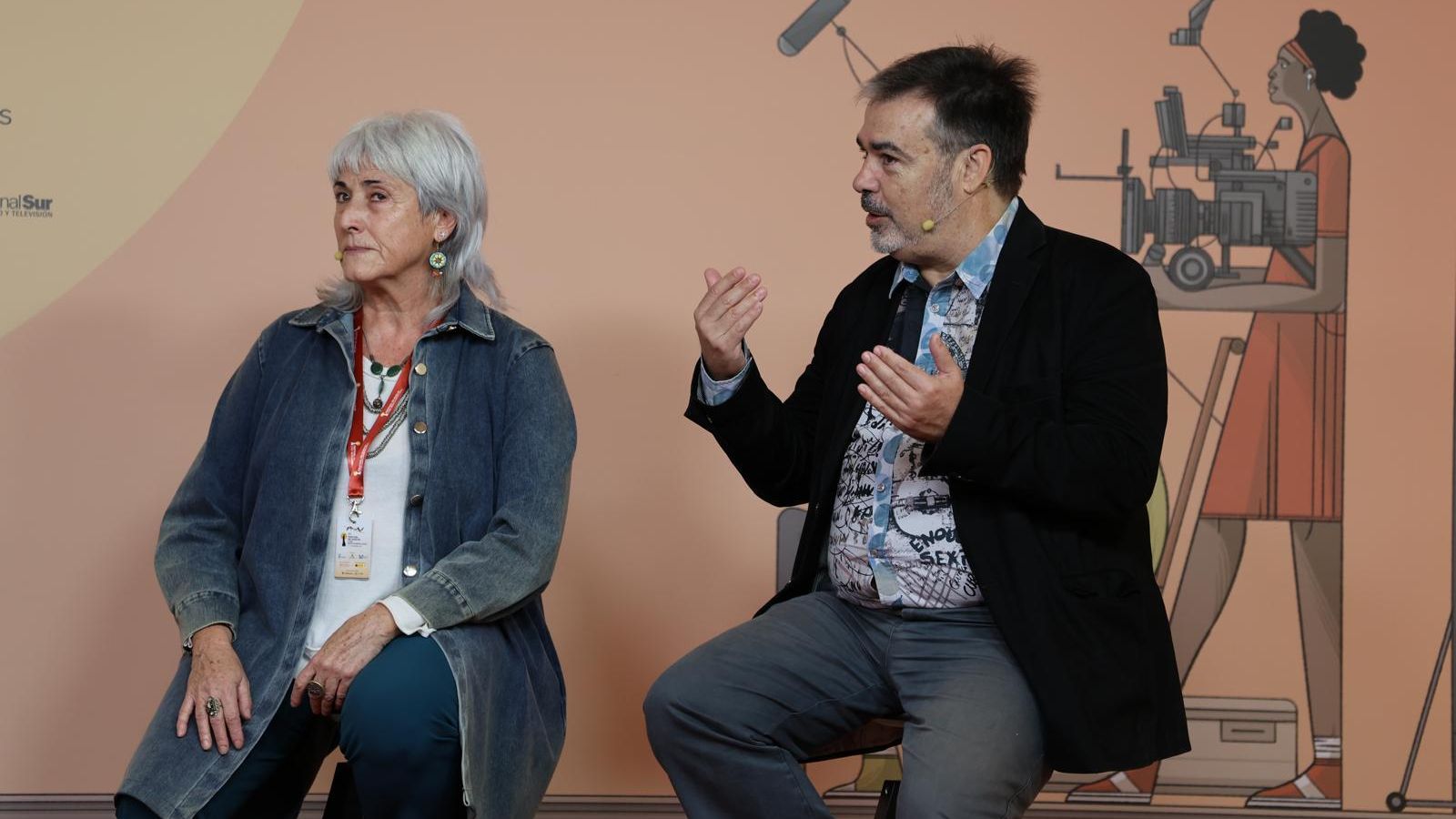 El director José Antonio Hergueta junto a la productora y arqueóloga Leticia Salvago en la presentación del documental este miércoles.