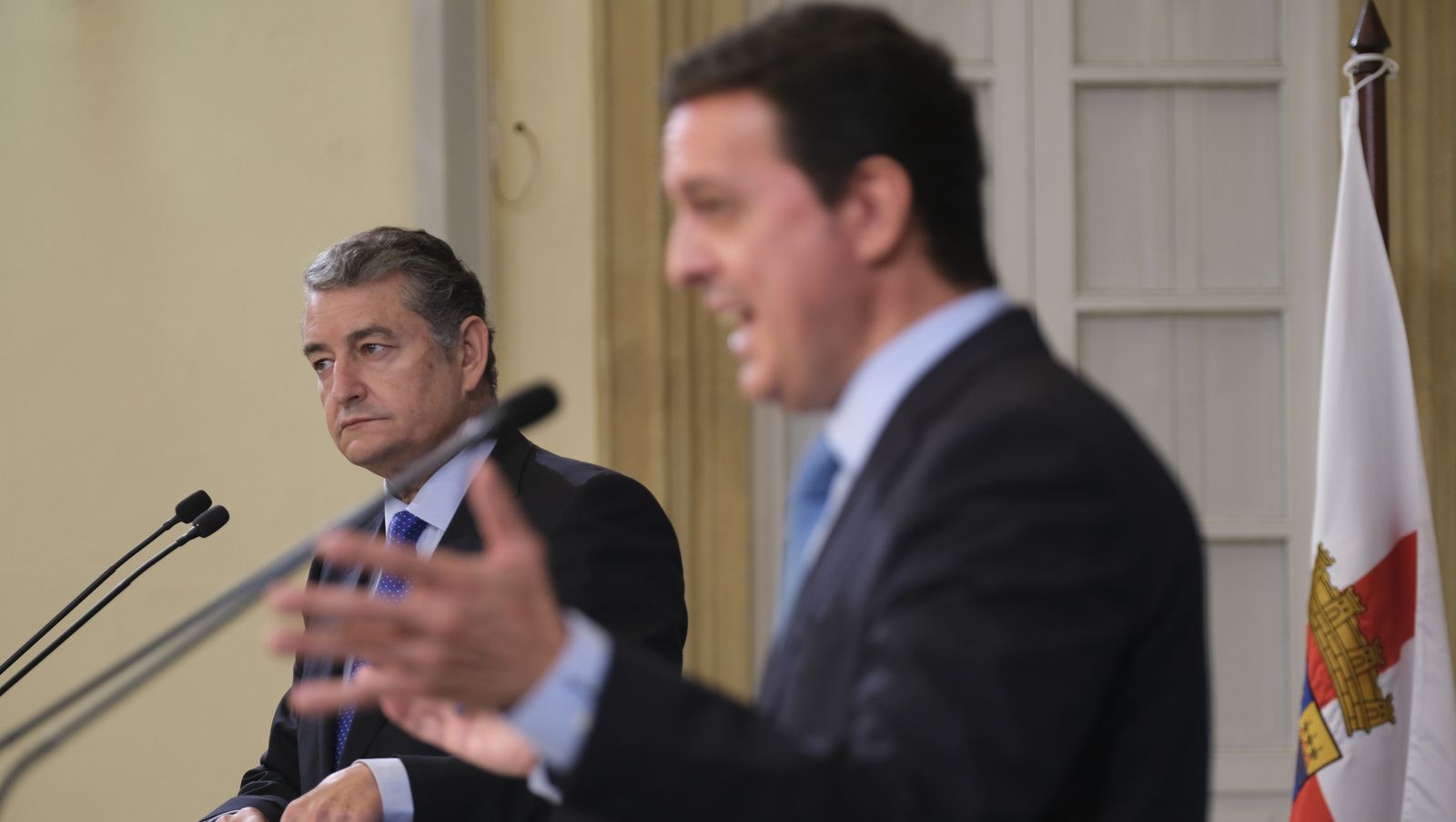 Imágenes de la visita del Consejero de Presidencia, Antonio Sanz, a la Diputación de Almería