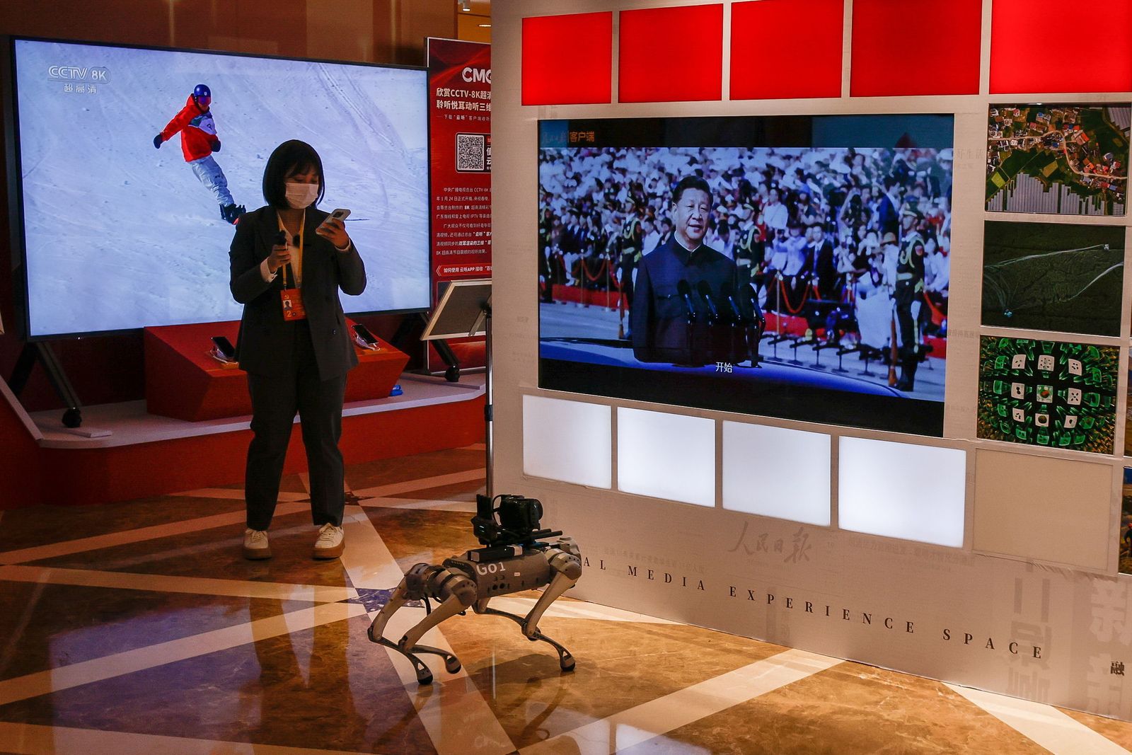 El presidente chino, Xi Jinping, en una pantalla de televisión.