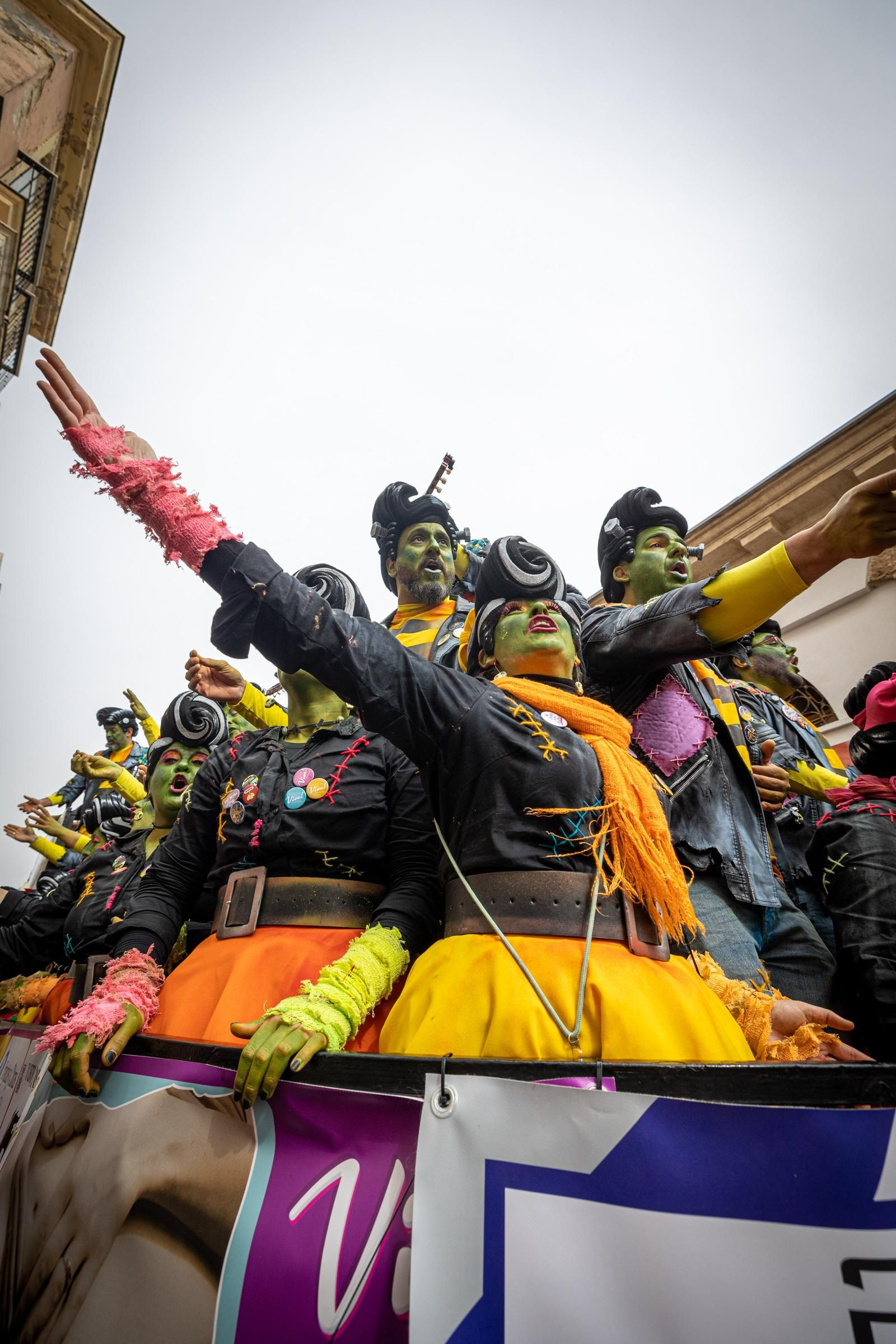 Imágenes del lunes de coros e ilegales del Carnaval de Cádiz 2023