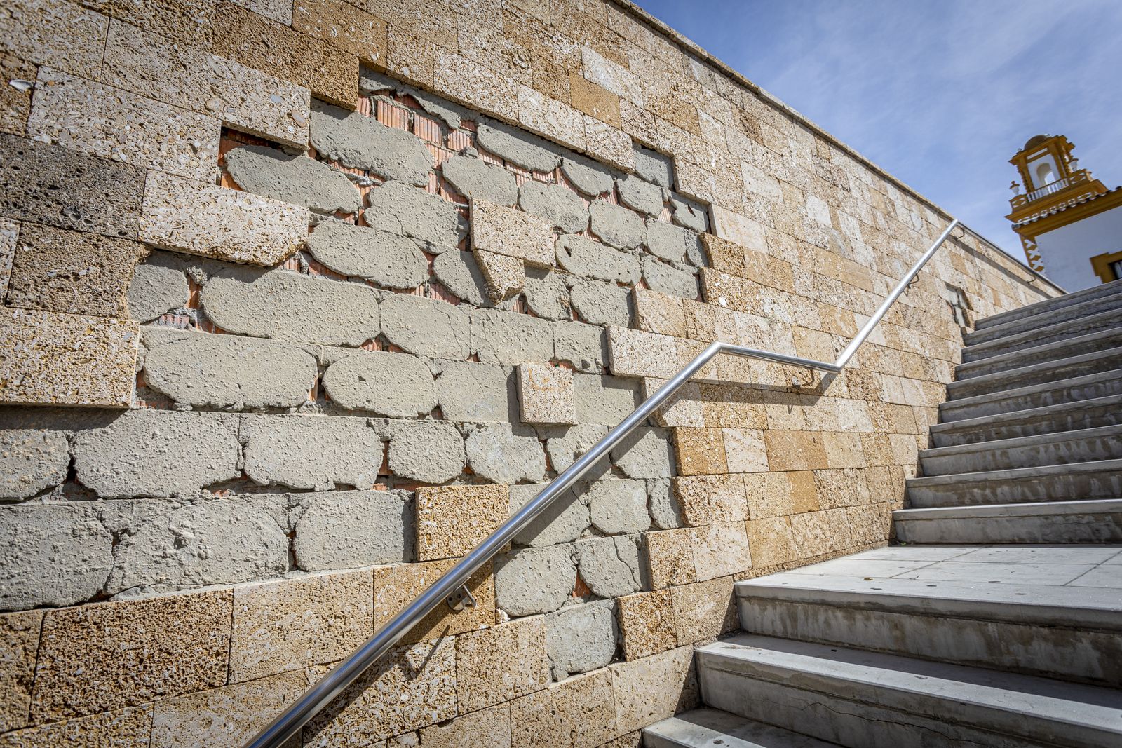 Imágenes del mirador del Campo del sur en mal estado