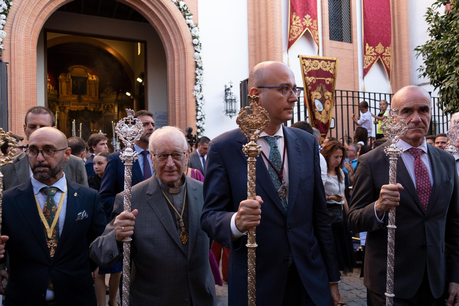 La procesión extraordinaria de la Virgen de los Dolores del Cerro del Águila, en imágenes