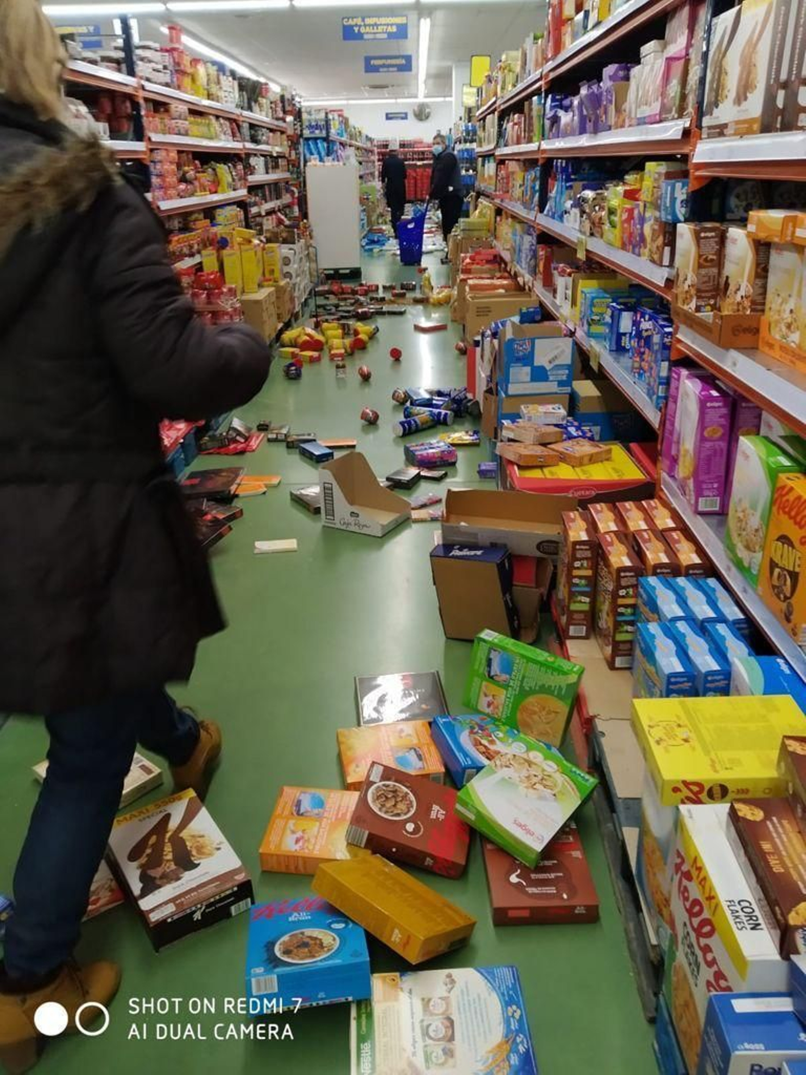 Fotos: así ha quedado un supermercado por el terremoto de Granada