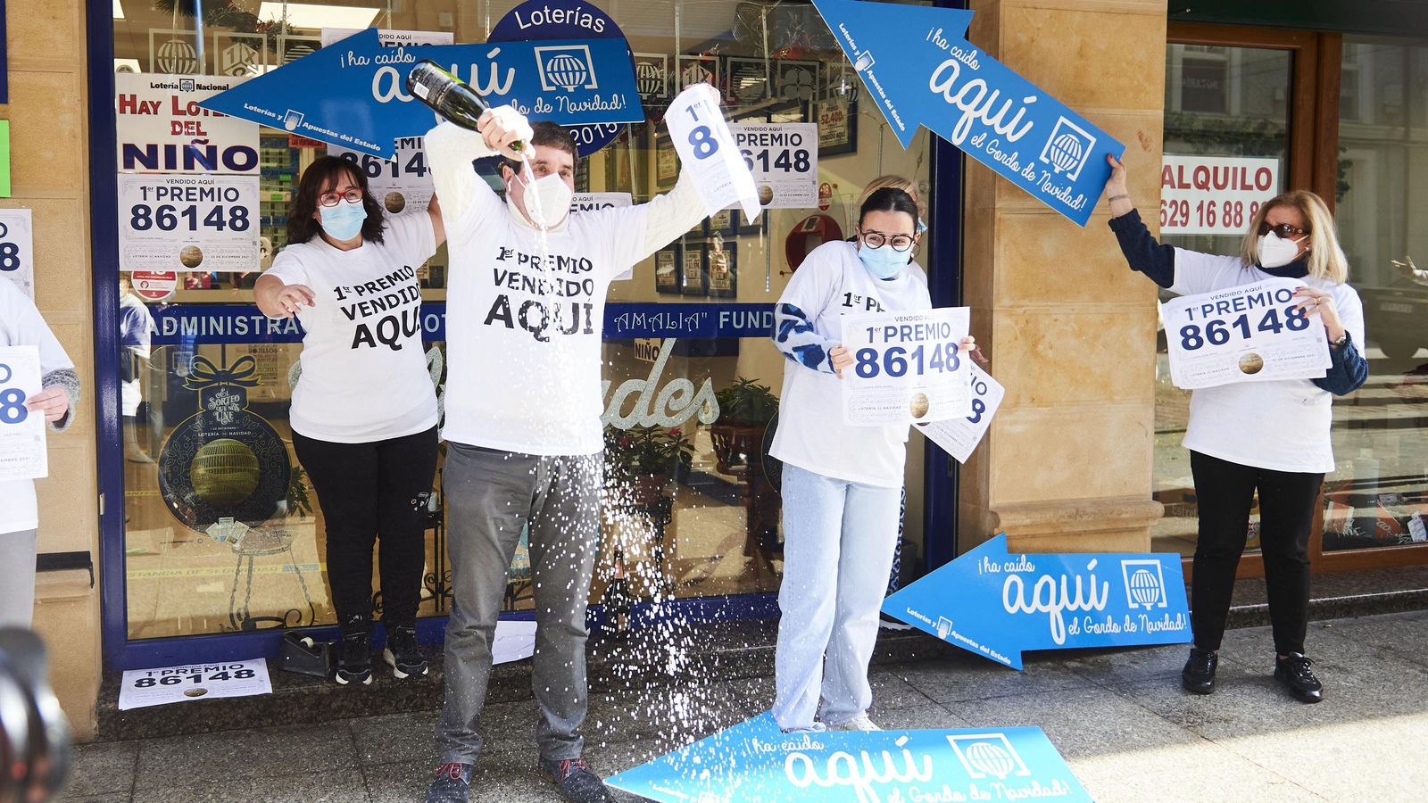 Celebración en Santoña por haber repartido el Gordo