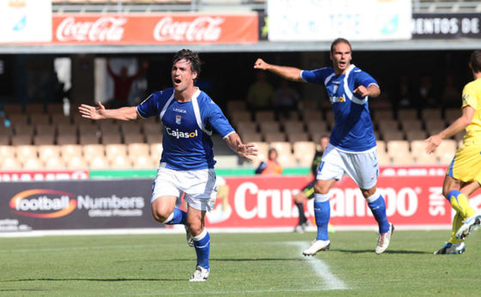 Mario Bermejo celebra su gol, el segundo del Deportivo. 

Foto: Vanesa Lobo