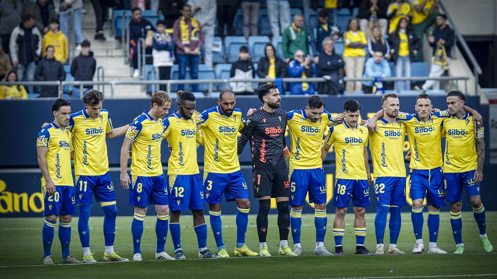 Búscate entre las fotos del partido de fútbol Cádiz CF - Albacete Balompié
