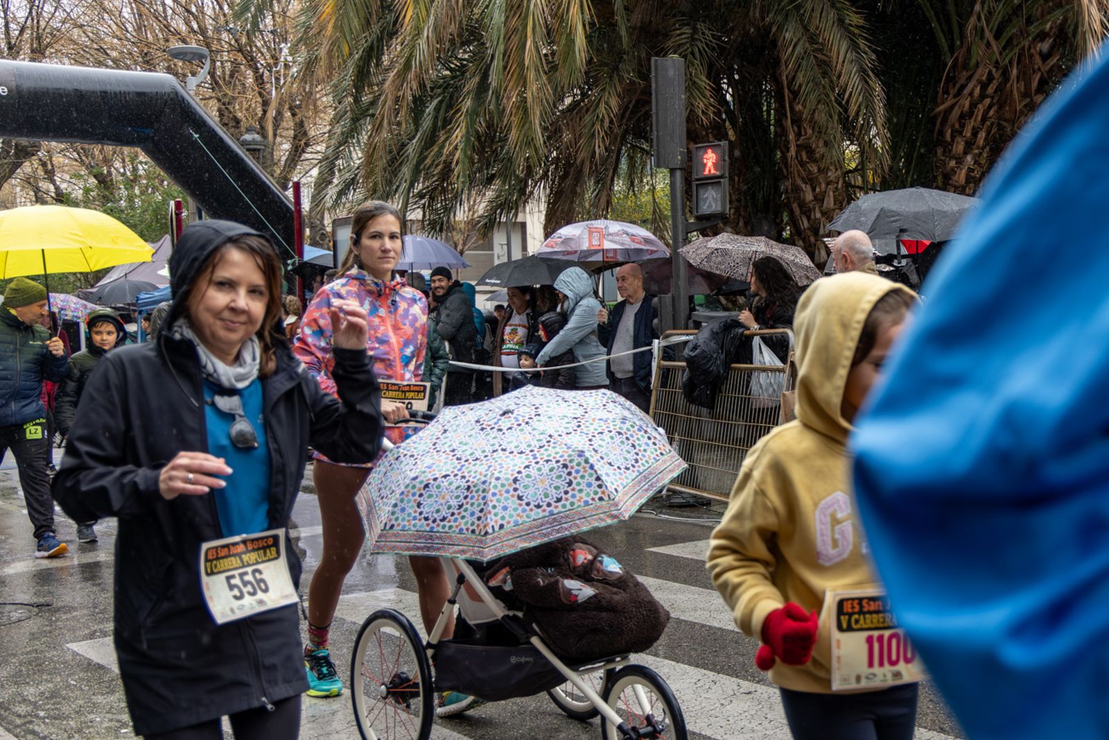 En imágenes: la lluvia no frena a más de un millar de corredores en la V Carrera Popular del IES San Juan Bosco (1)