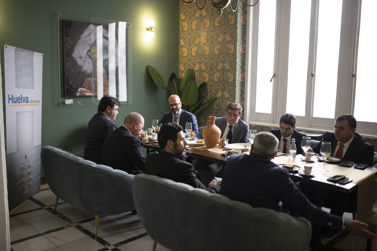 Imágenes de la tertulia cofrade de Huelva Información