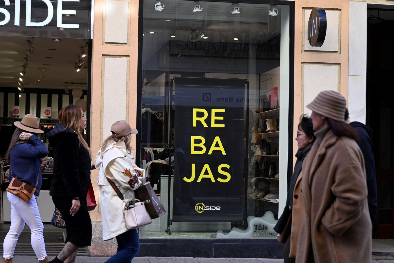 El inicio de la campaña de las rebajas de invierno en Córdoba, en imágenes