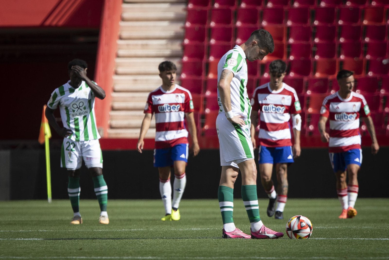 Las mejores fotos del ambiente en el Recreativo Granada - Córdoba CF