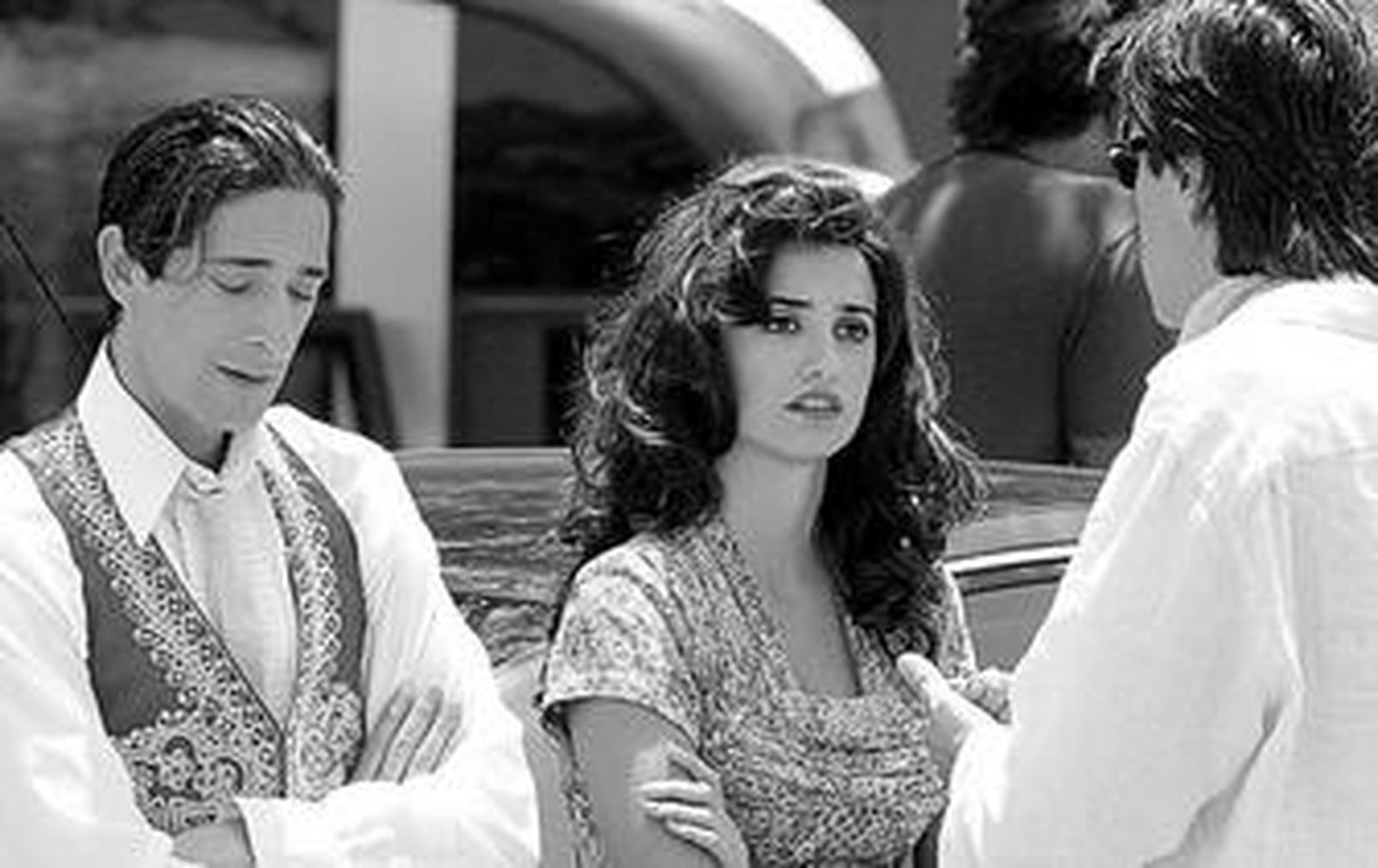 Adryen Brody y Penélope Cruz, atendiendo las indicaciones del director Menno Meyjes durante el rodaje en El Puerto, en junio de 2006.