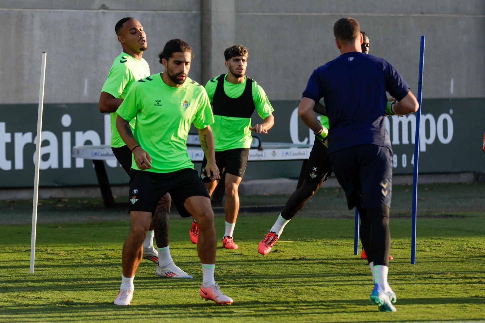 Las fotos del entrenamiento del Betis previo al derbi