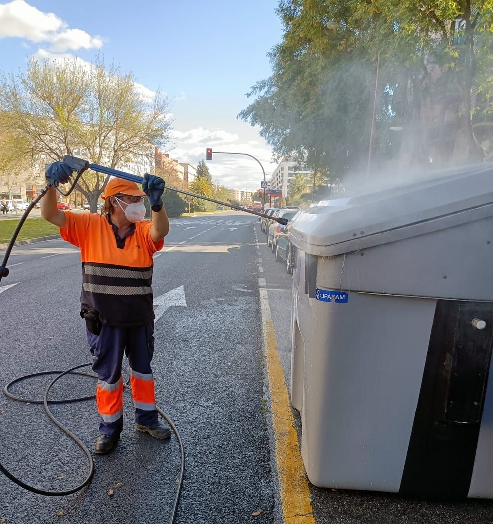 Más limpieza de contenedores en Sevilla en las dos últimas semanas.