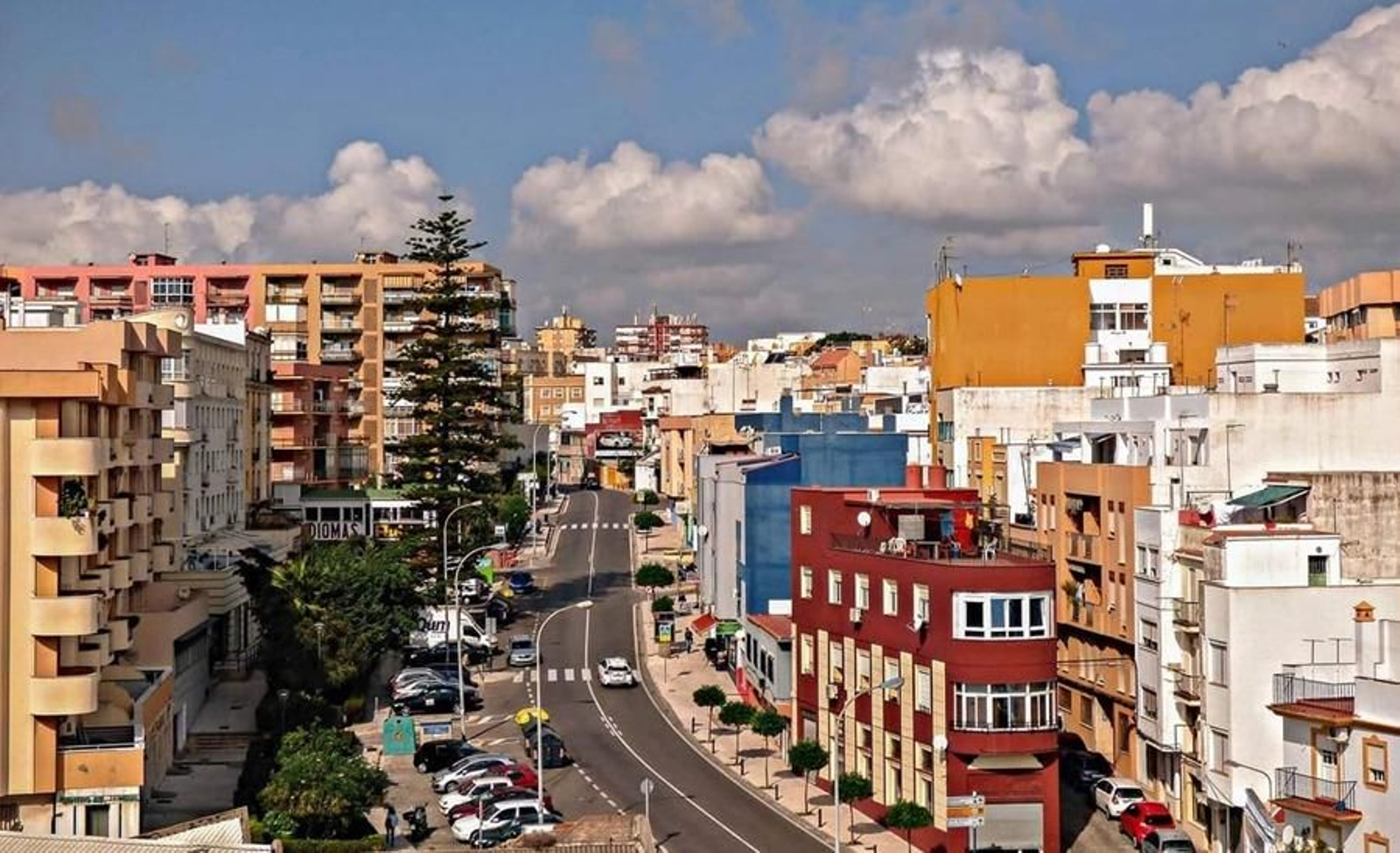  A la derecha la calle Pérez Galdós.
