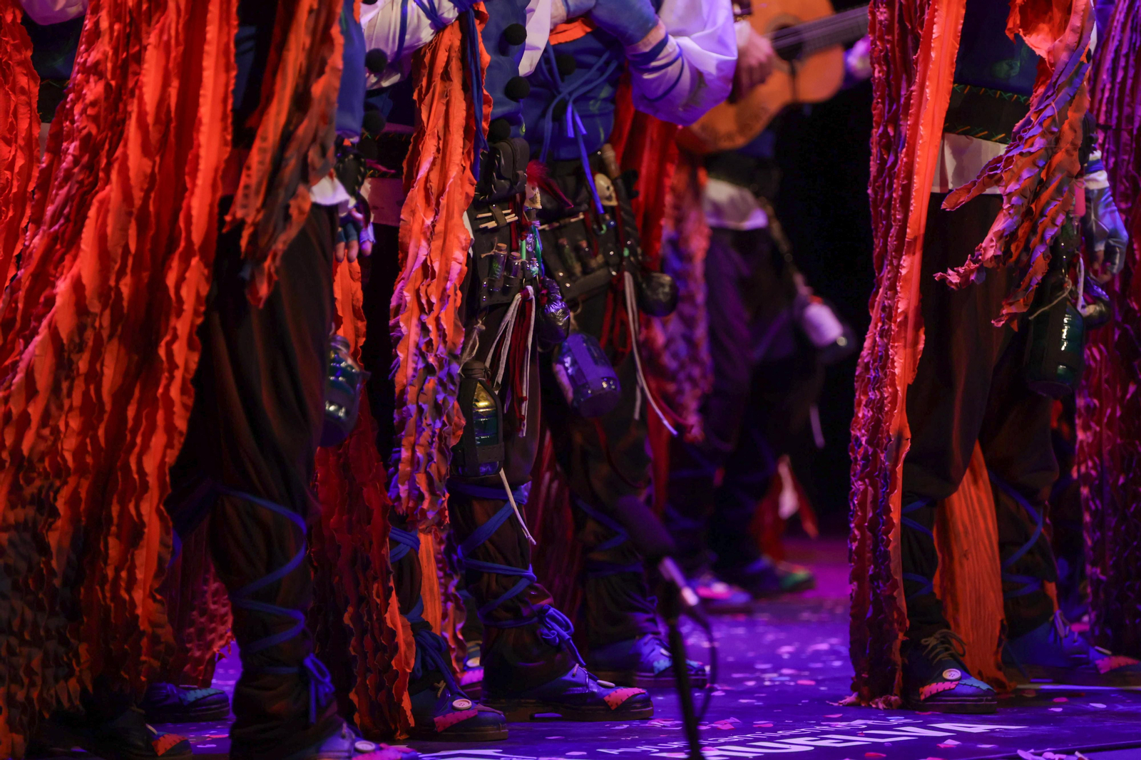 Imágenes de la actuación de la comparsa de Huelva "Los Alquimistas" en las semifinales del Carnaval Colombino