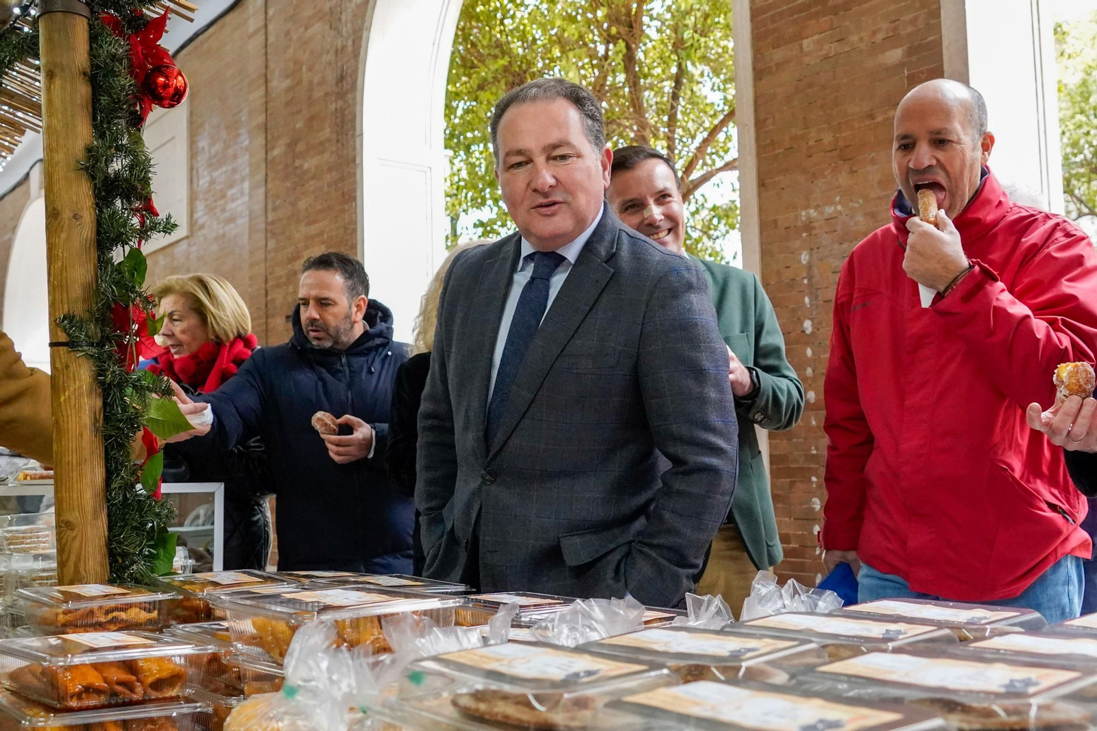 Imágenes de la inauguración del Belén y la XV&nbsp;Muestra de Dulces y Vinos Navideños de la provincia de Huelva en&nbsp;la&nbsp;Diputación