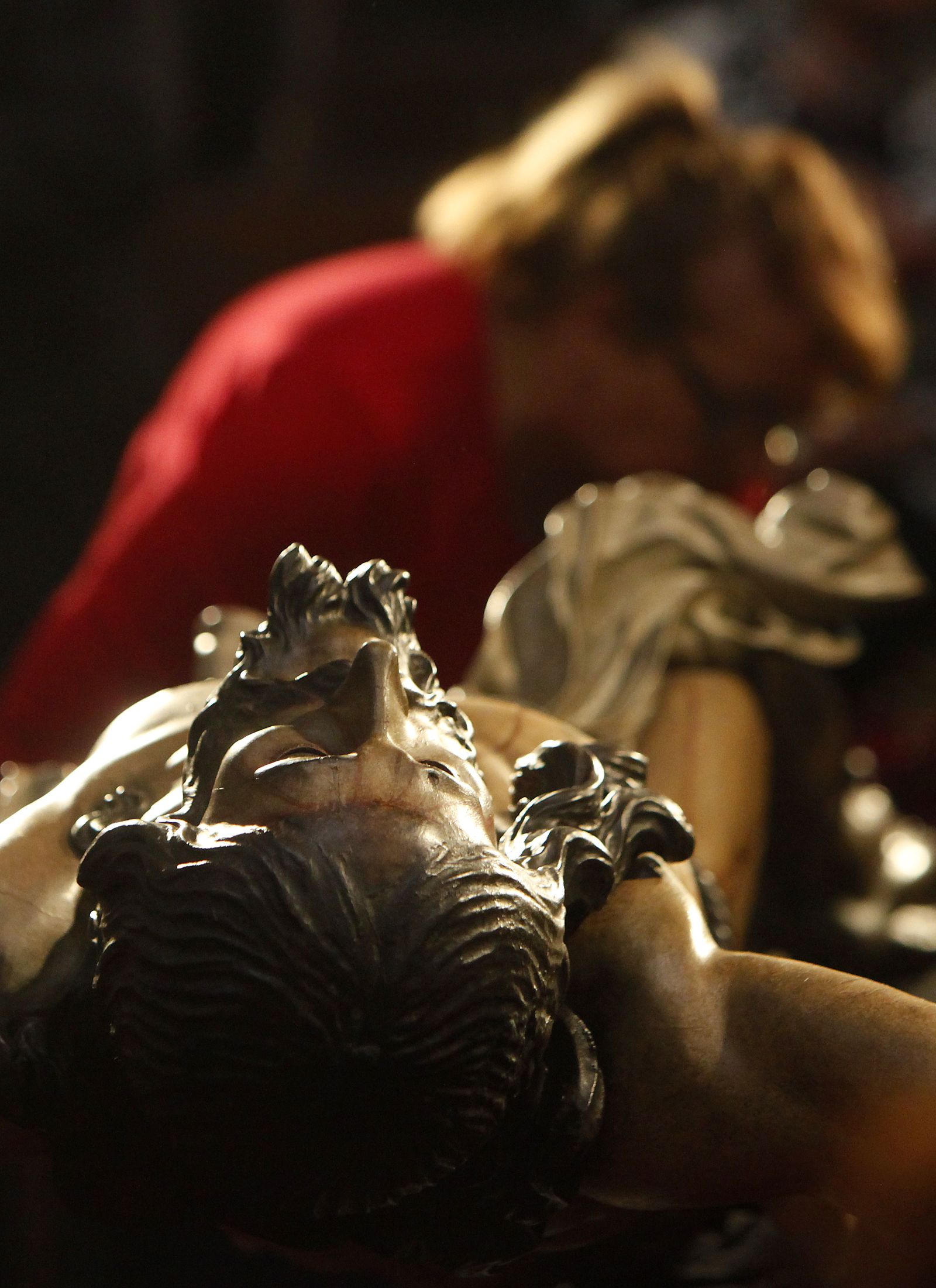 Besapies del Cristo del Cachorro y besamanos del Jesús Nazareno