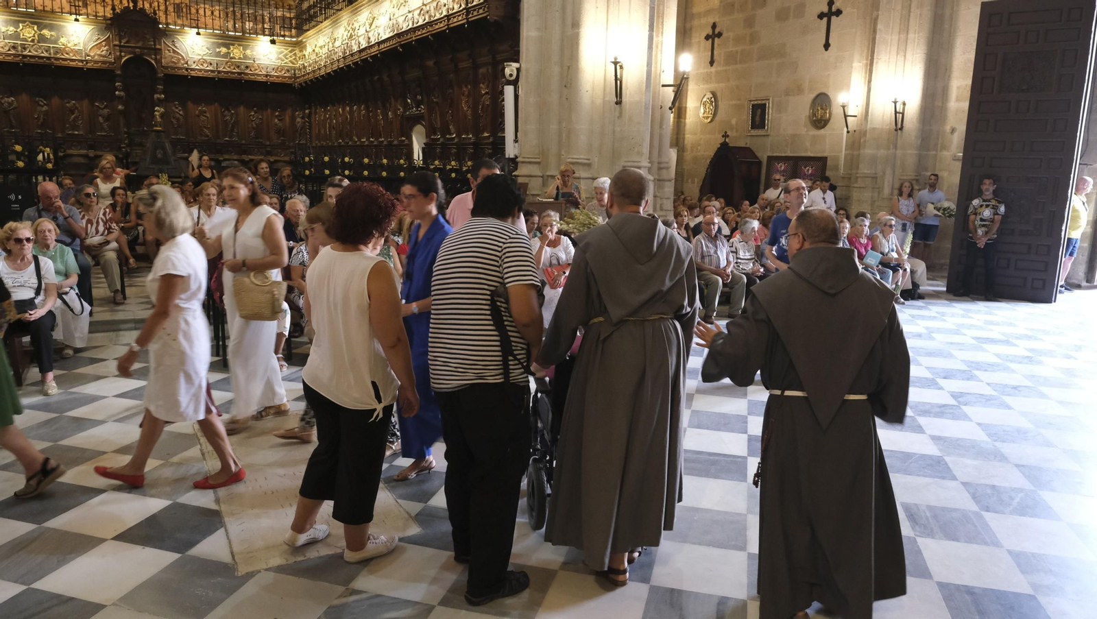 Ofrenda floral a la Virgen del Mar en la Feria de Almería 2024, en imágenes