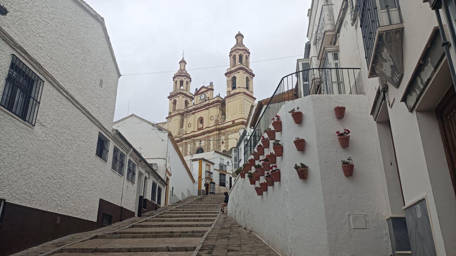 Subida a la Iglesia de Nuestra Señora de la Encarnación, en Olvera.