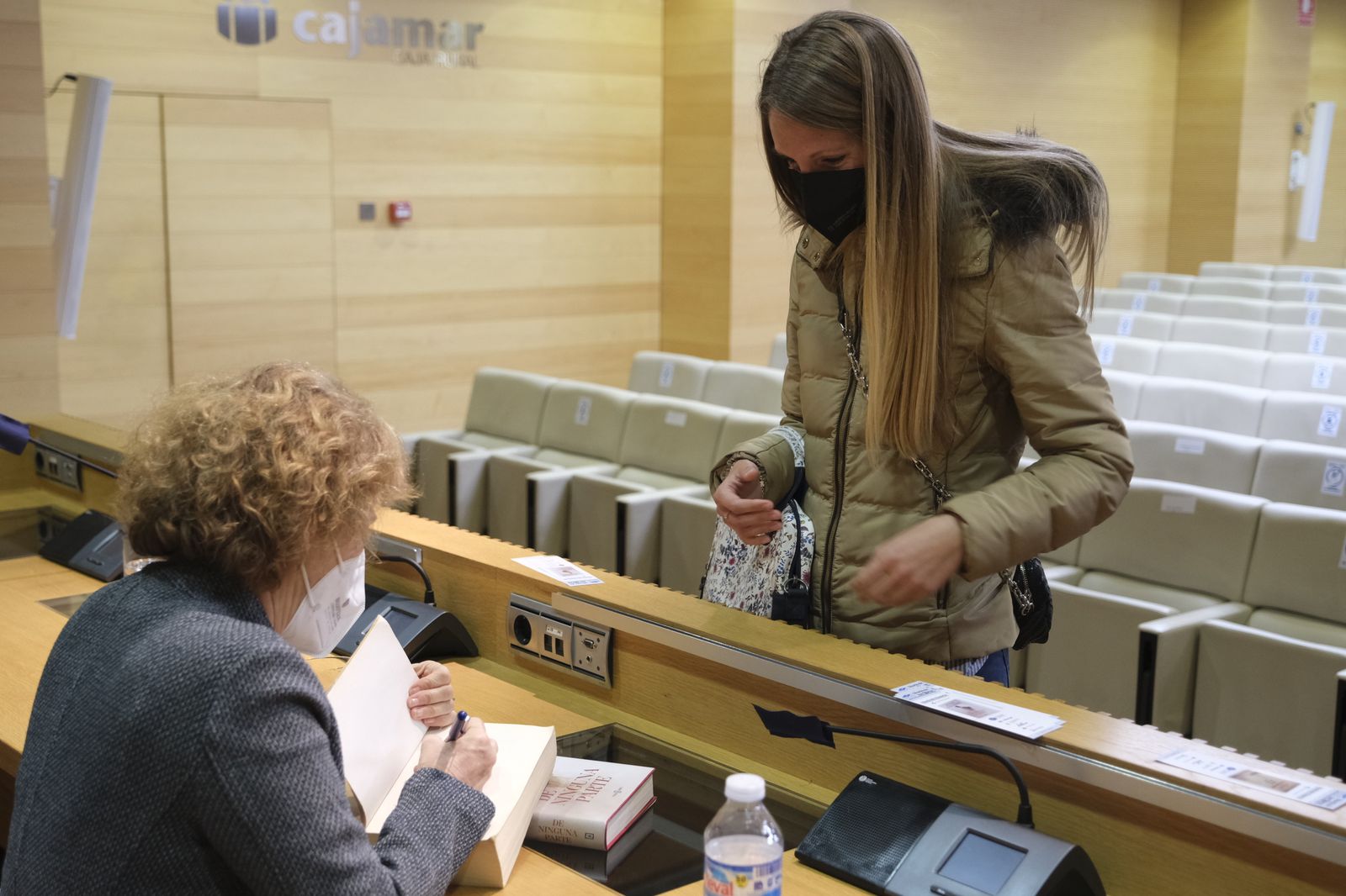 Fotogalería Diario de los Libros, con Julia Navarro. Almería