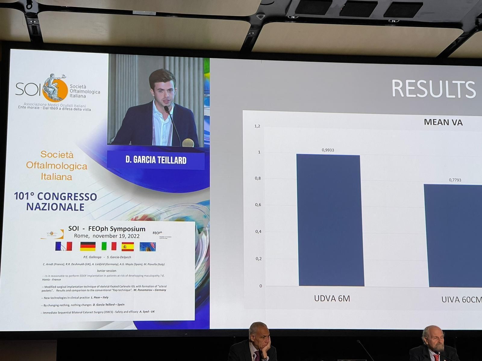 El oftalmólogo del hospital Punta de Europa Damián García-Teillard, durante su comunicación.