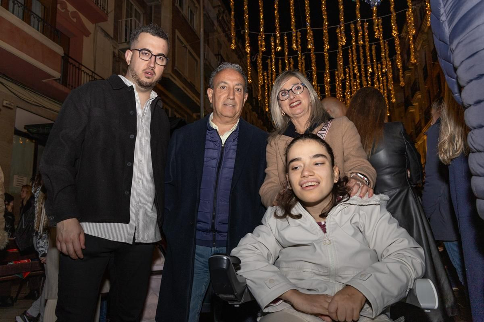 Jaén enciende su Navidad con sus habitantes echados a la calle