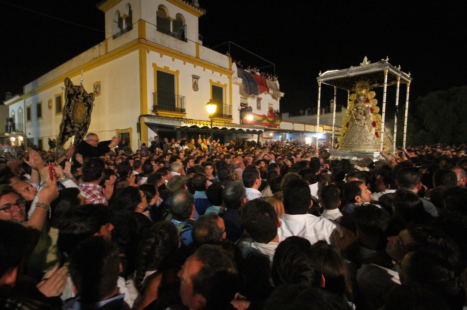 Salto a la reja de los almonteños.