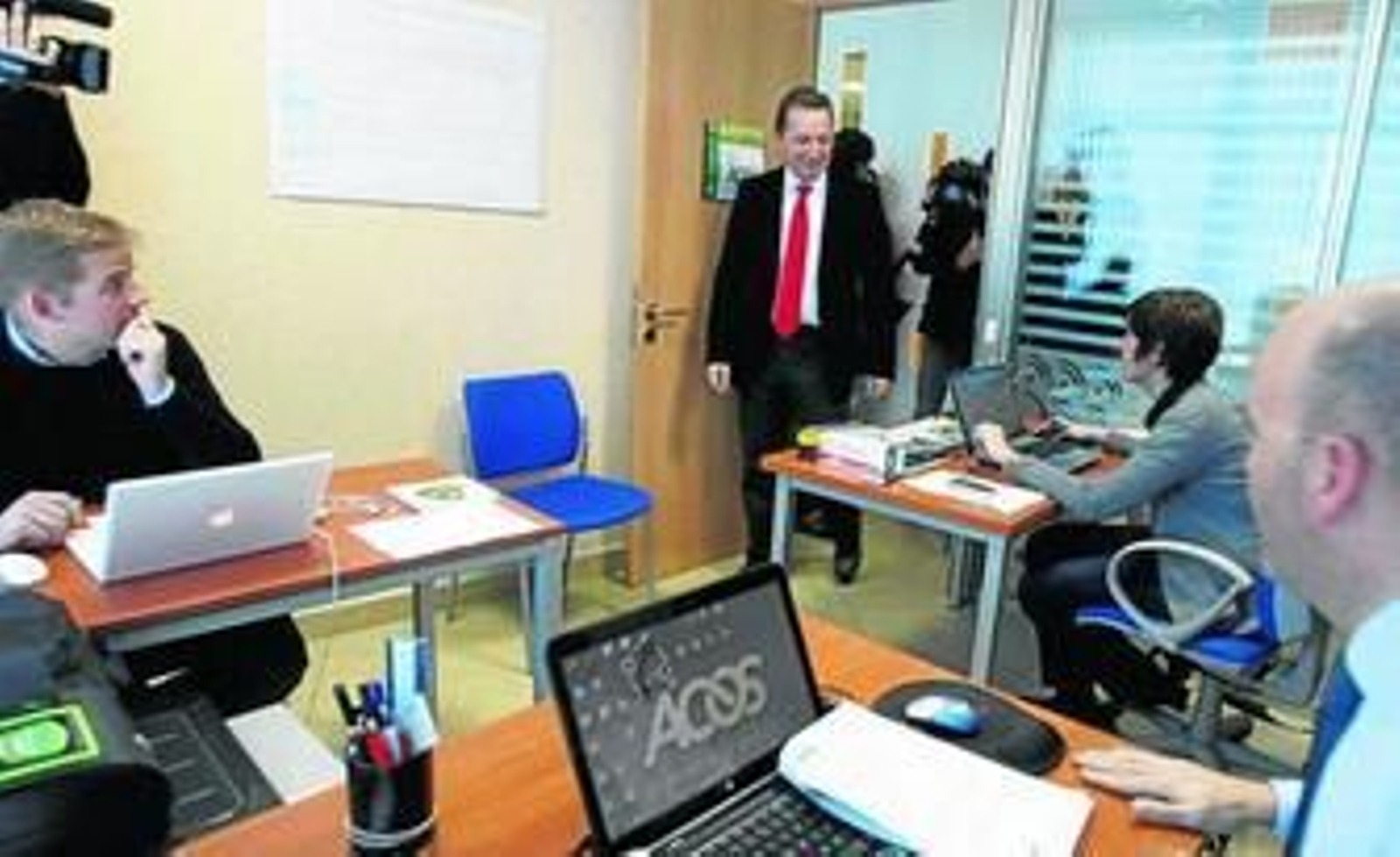 El consejero de Empleo, ayer en la sede del CADE en la capital gaditana.