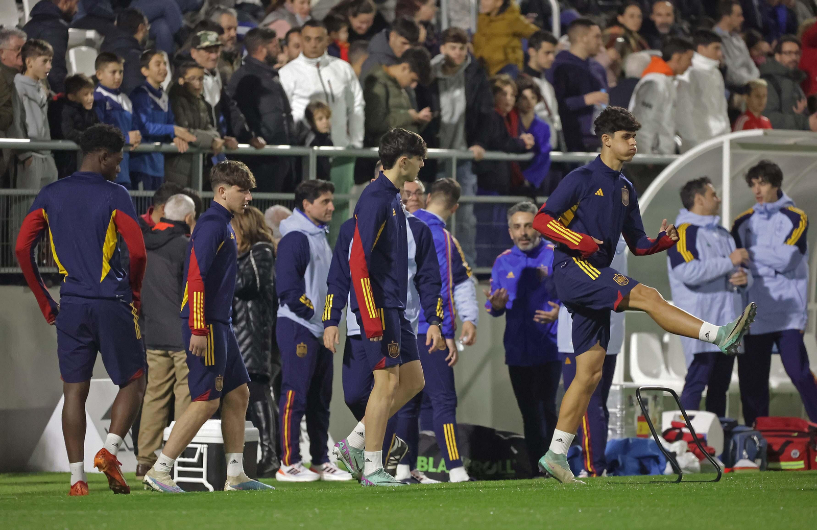 Fotos del entrenamiento de la selección española sub-17 de fútbol en el Ciudad de La Línea
