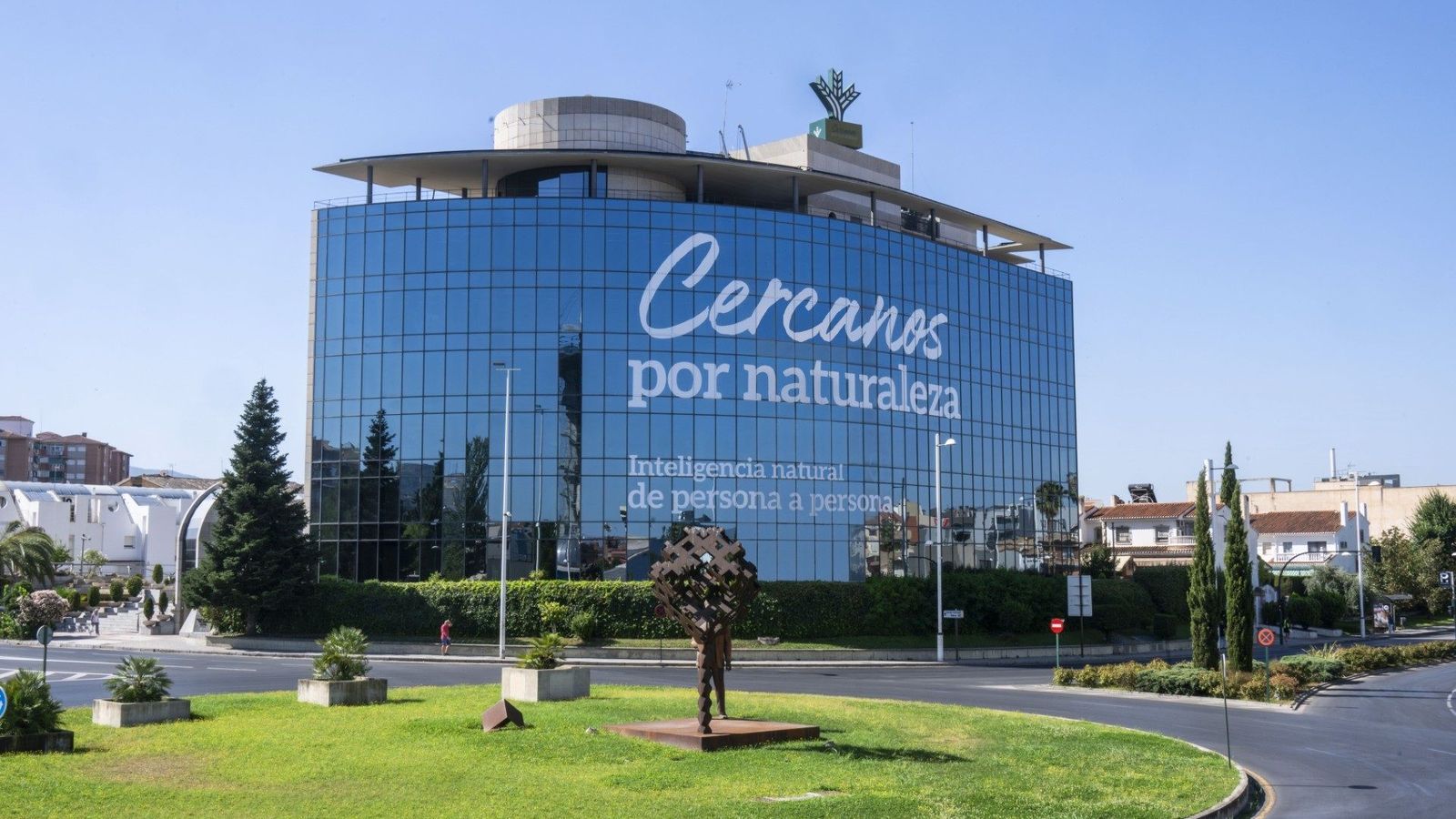 Imagen del edificio de Servicios Centrales de Caja Rural en Granada