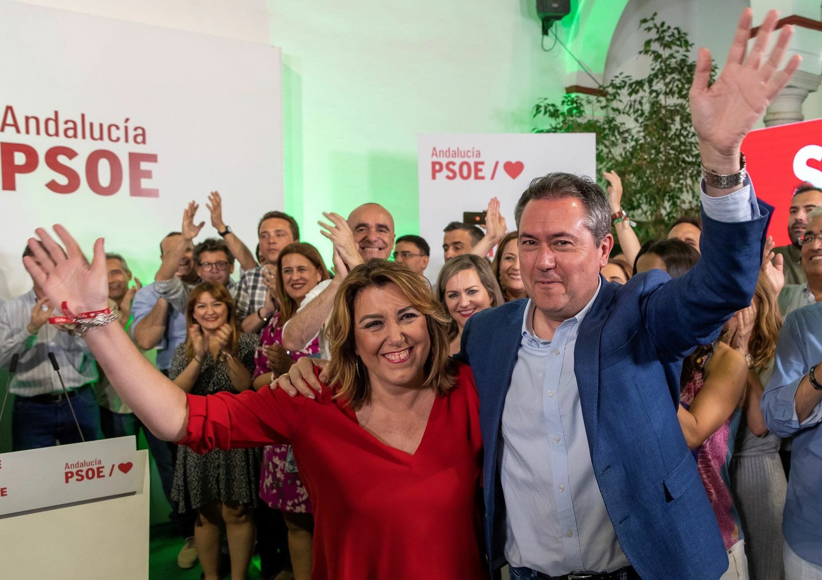 Juan Espadas celebra su triunfo en las Municipales.