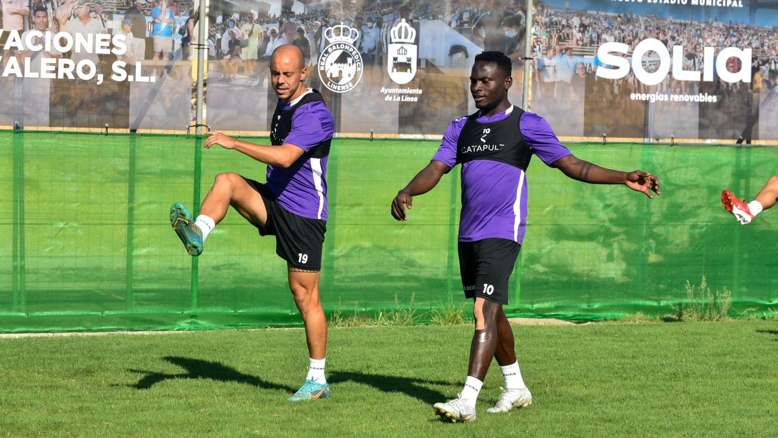 Entrenamiento de la Balona en el estadio Municipal de La Línea