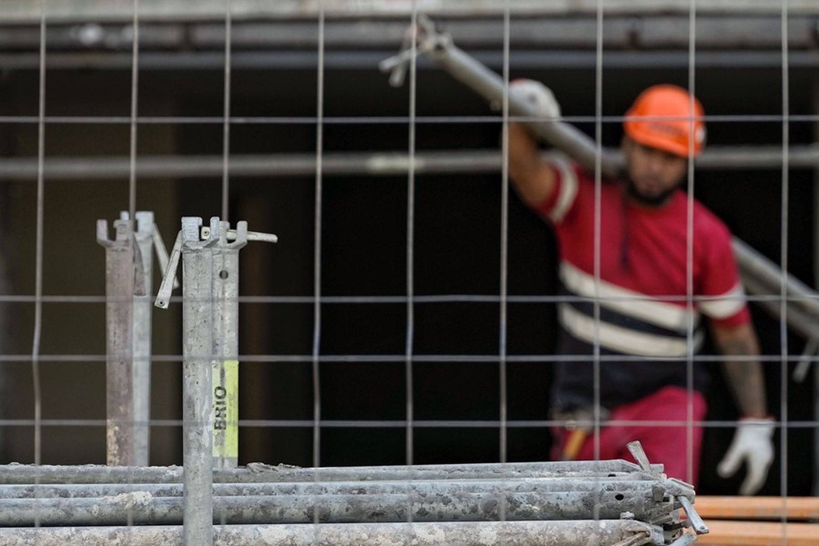 Un trabajador del sector de la construcción en una obra.