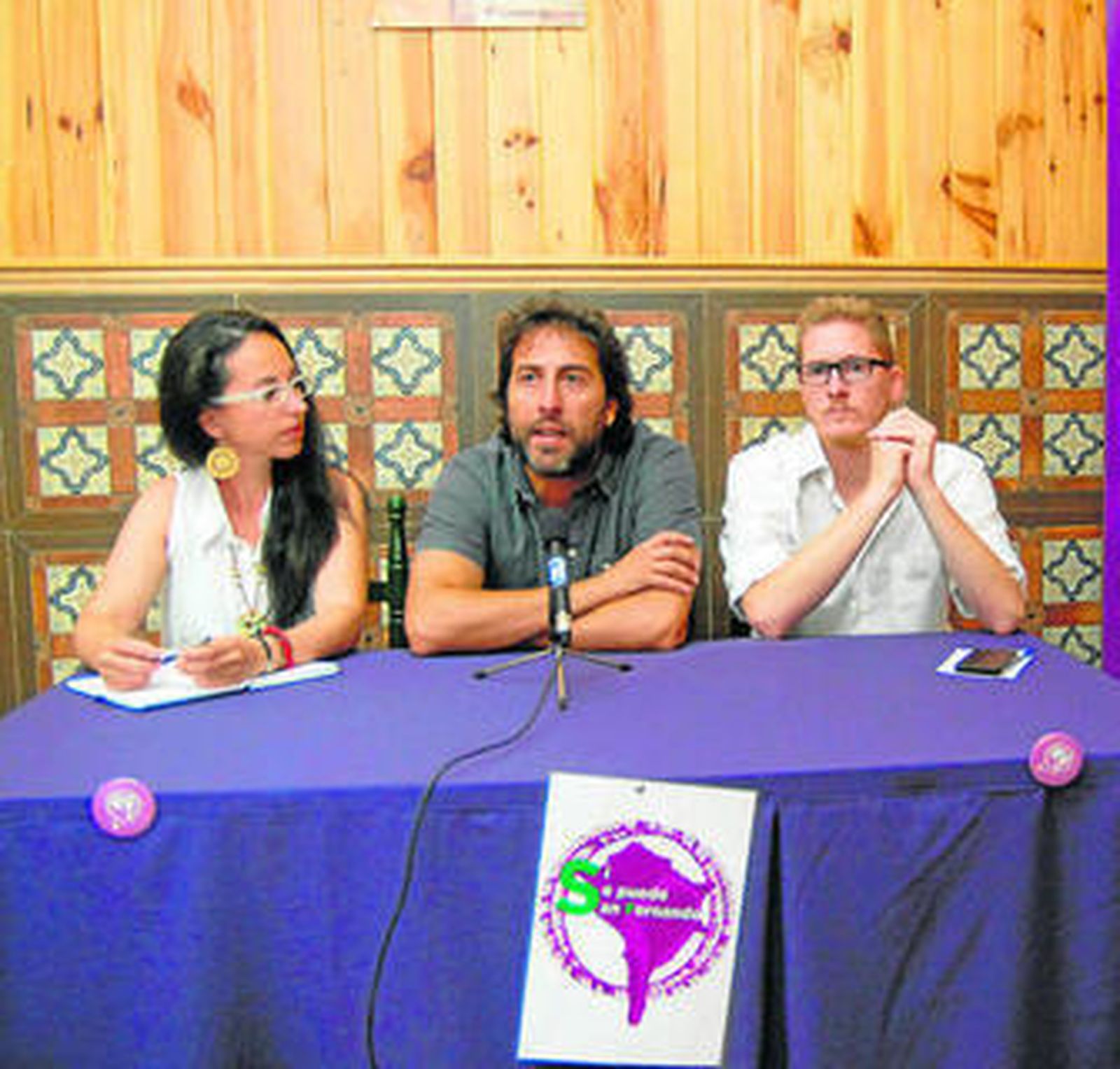 El parlamentario de Podemos Jesús Rodríguez, junto a Ernesto Díaz.