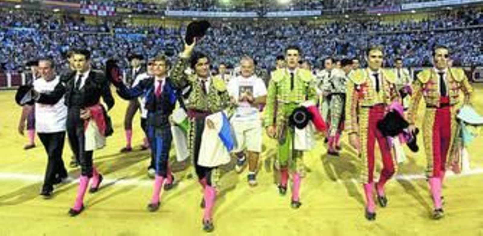 Manzanares, El Juli, Morante, Talavante, José Tomás y Padilla, al término de la corrida de ayer en Valladolid.