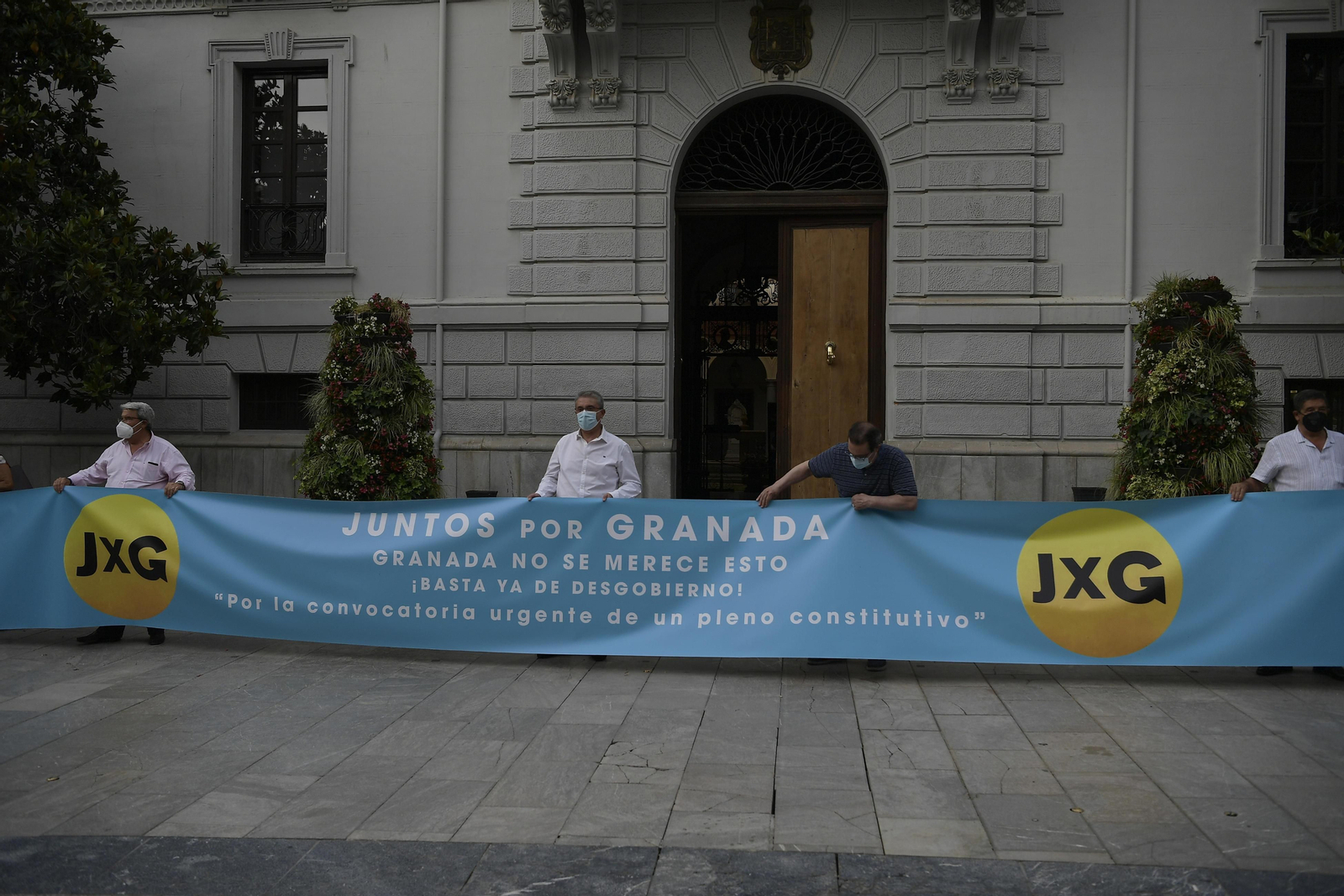 La concentración para pedir un nuevo gobierno municipal en Granada, en imágenes