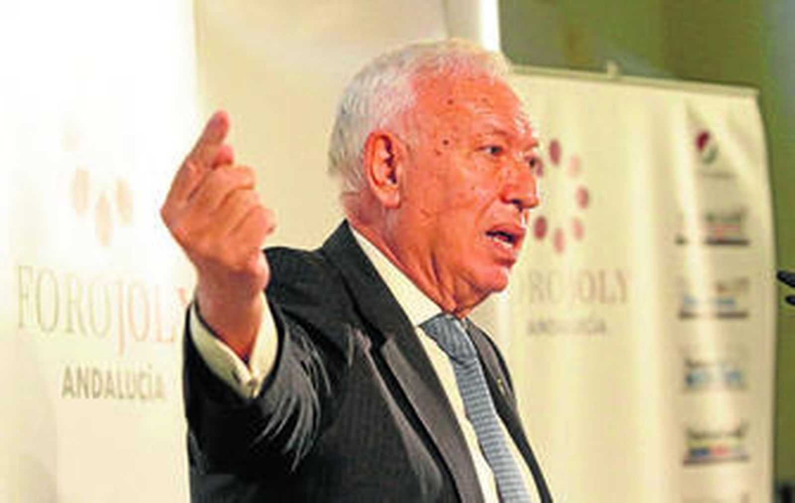El ministro García-Margallo se dirige a los asistentes al foro.