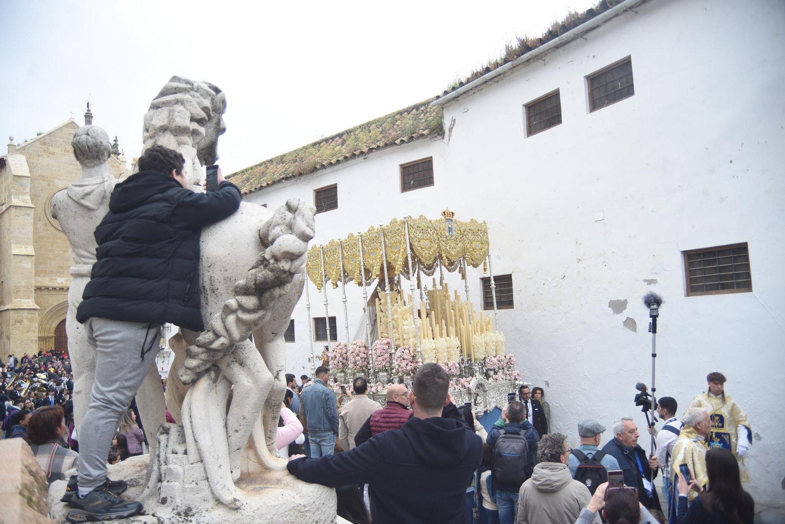 La procesión del Resucitado de Córdoba, en imágenes