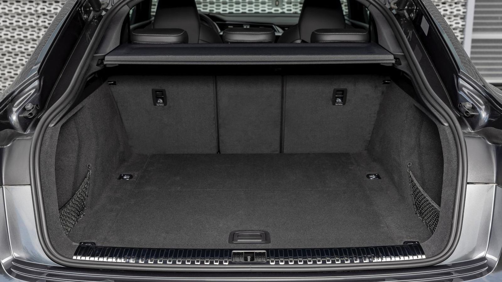 El espacio de carga principal es muy grande, con más de 500 litros. También el acceso es muy cómodo, aunque el plano de carga no enrasa con el piso del maletero.