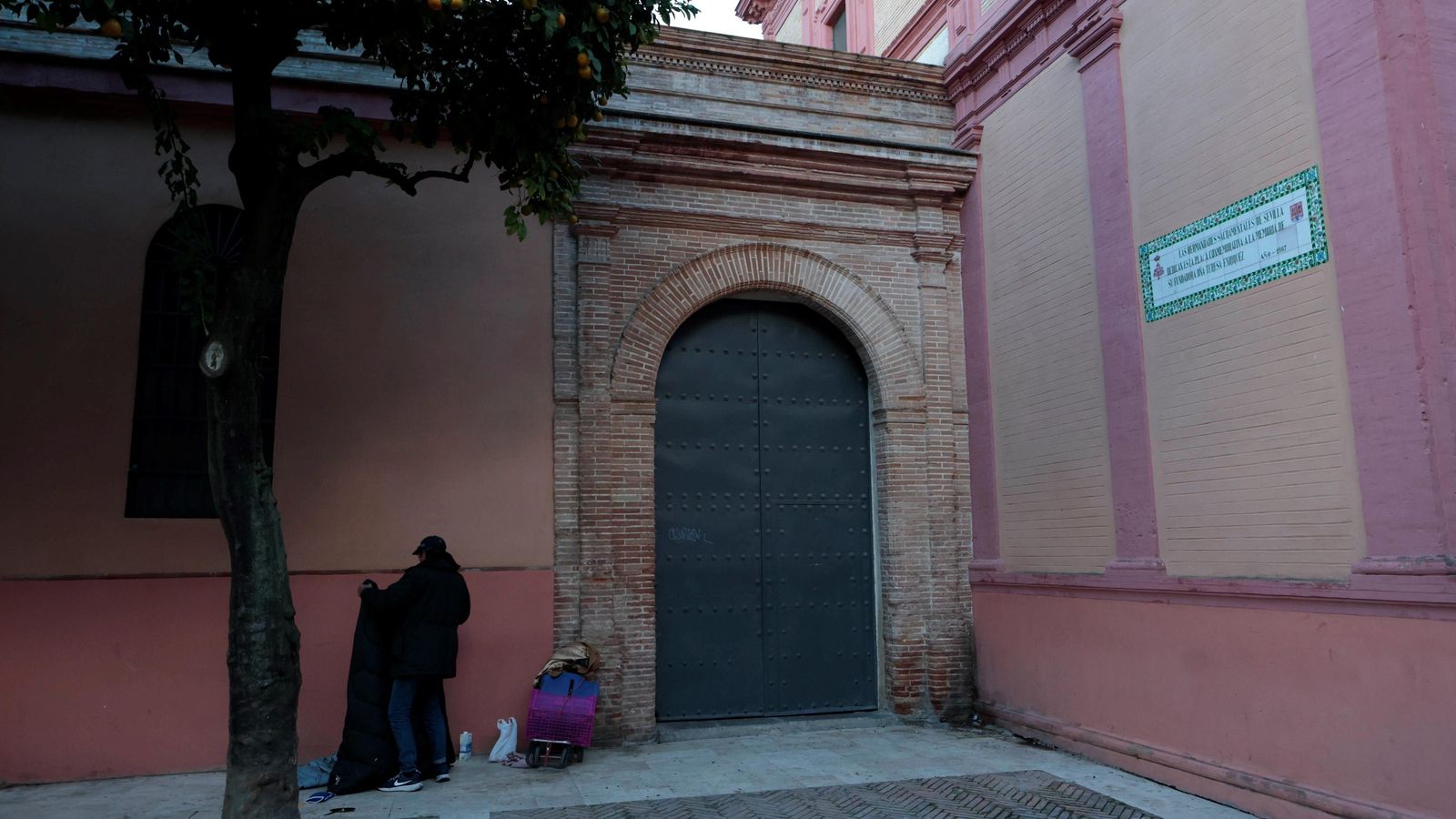 La portada de la Plaza de Doña Teresa Enríquez.