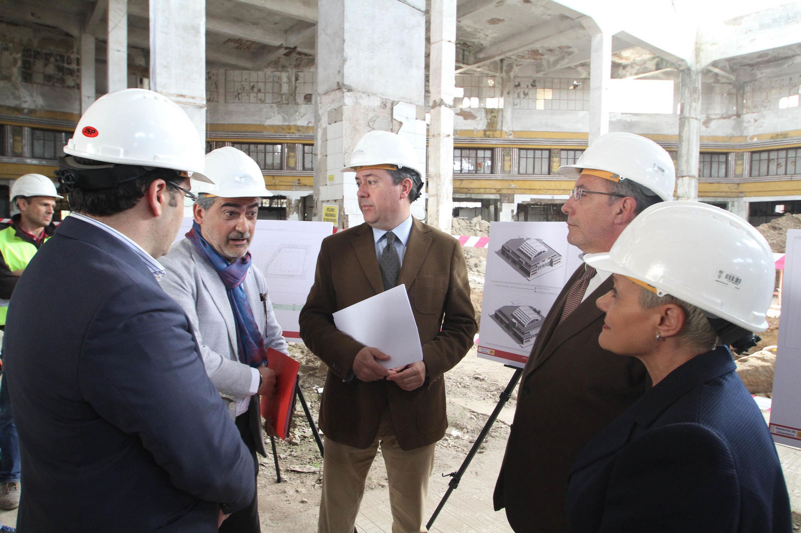 La visita del alcalde a las obras del Mercado Puerta de la Carne, en imágenes