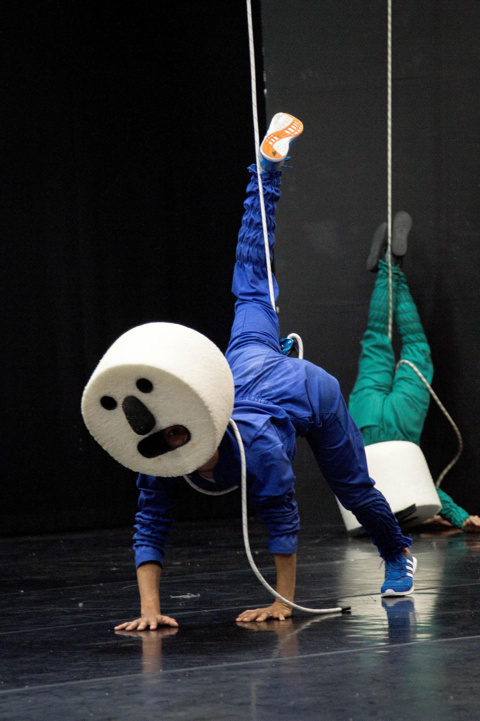 Melisa Calero y Raquel López participan en la pieza 'Romero'.